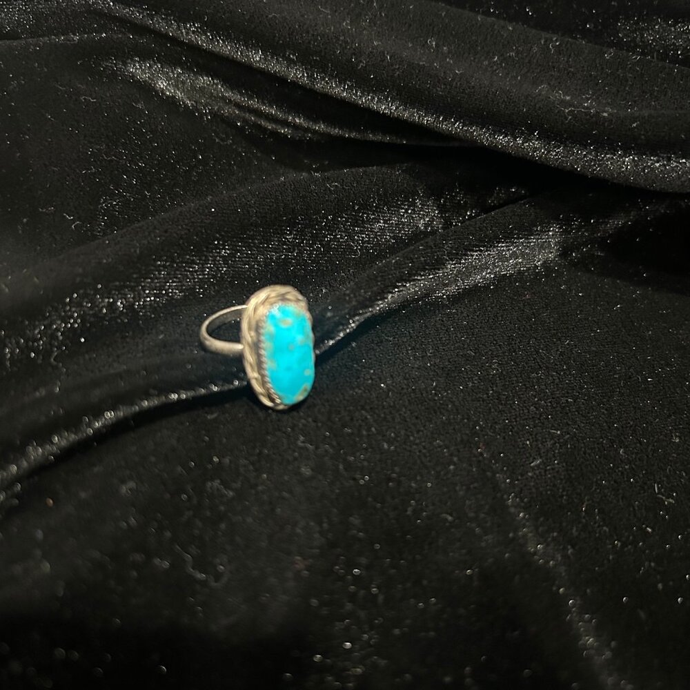 Vintage Sterling Silver and Turquoise Ring - Picture 3 of 7